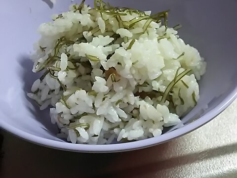 お弁当にも♪梅こんぶご飯